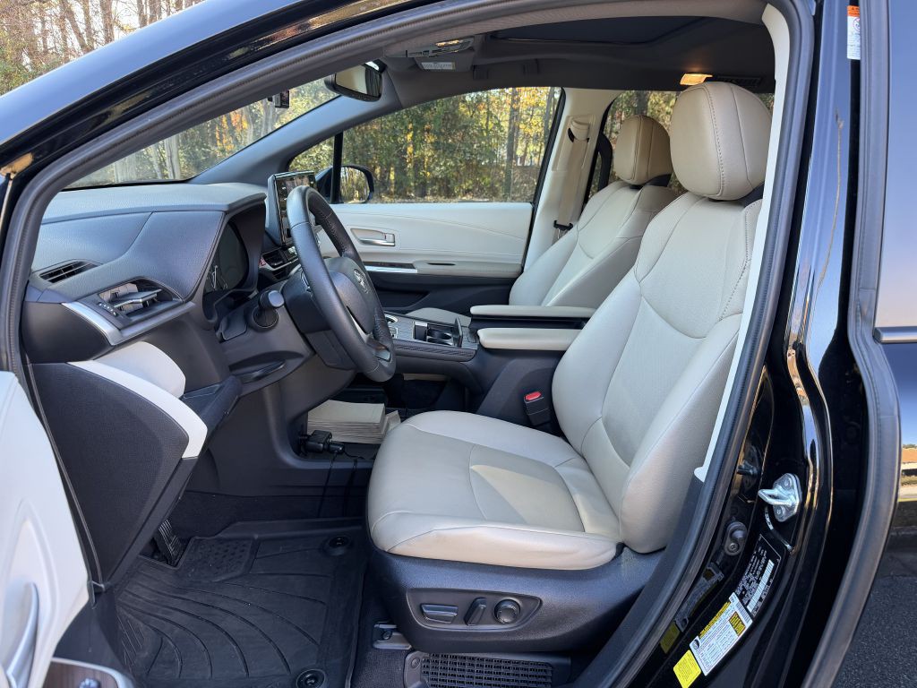 2023 Toyota Sienna Image 11
