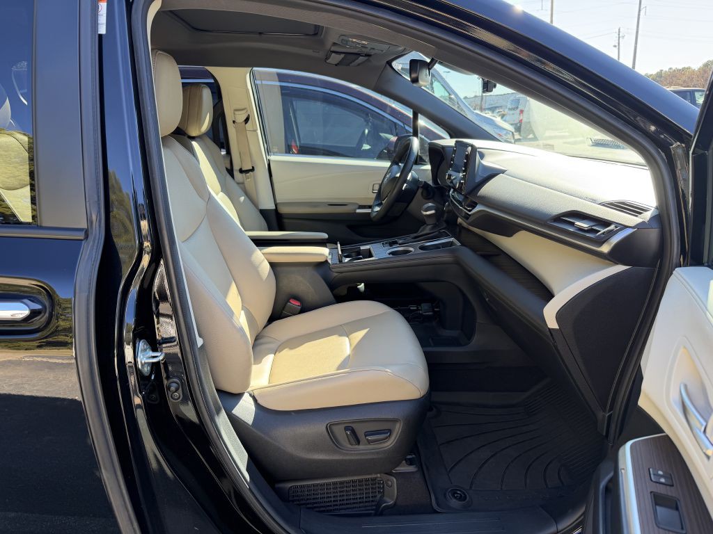 2023 Toyota Sienna Image 12