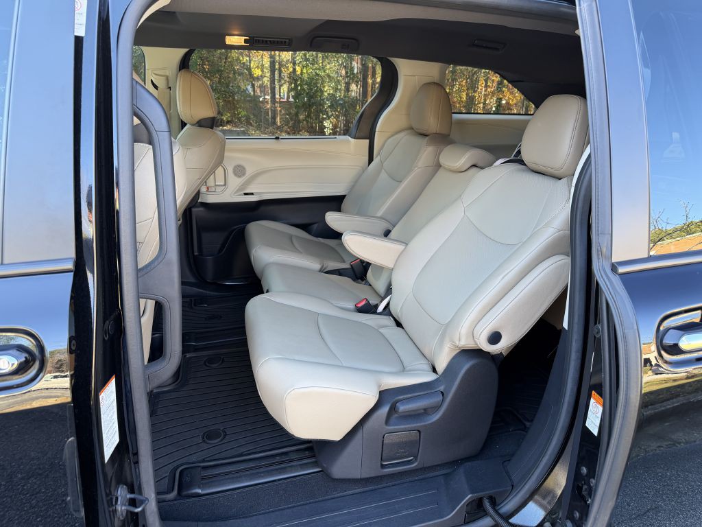 2023 Toyota Sienna Image 13