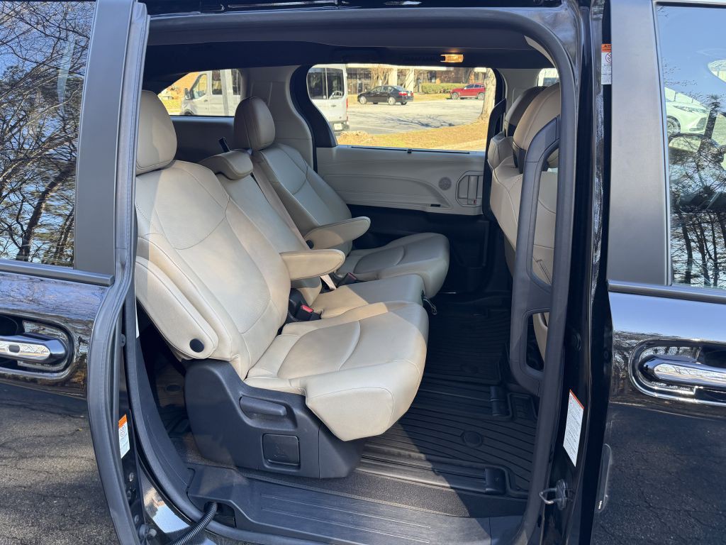 2023 Toyota Sienna Image 15
