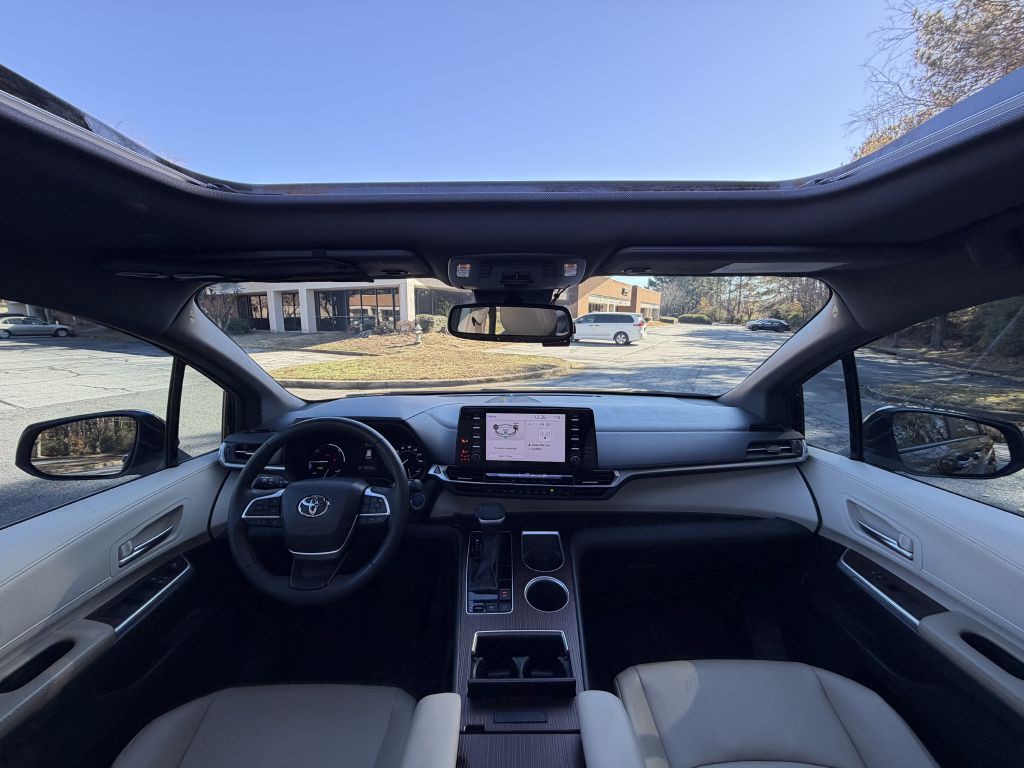 2023 Toyota Sienna Image 16