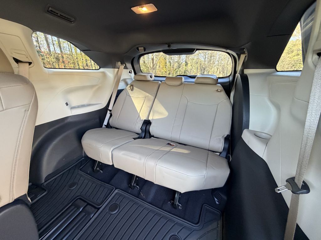 2023 Toyota Sienna Image 17