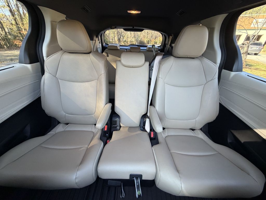 2023 Toyota Sienna Image 18