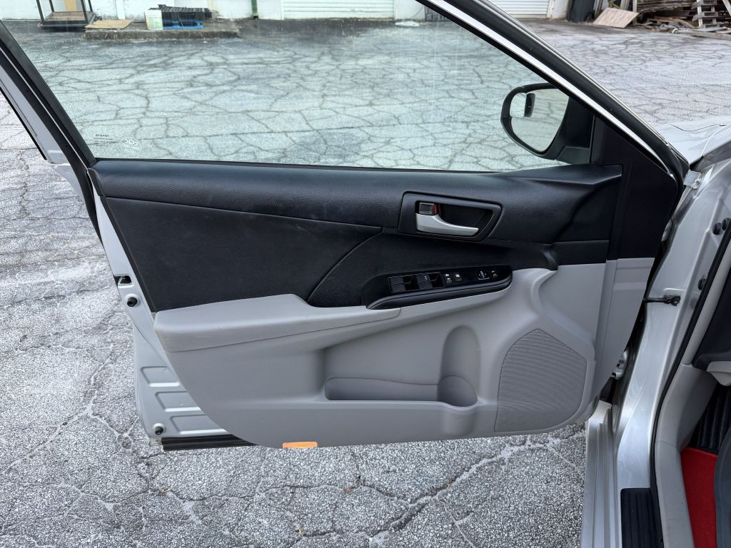 2014 Toyota Camry Image 10
