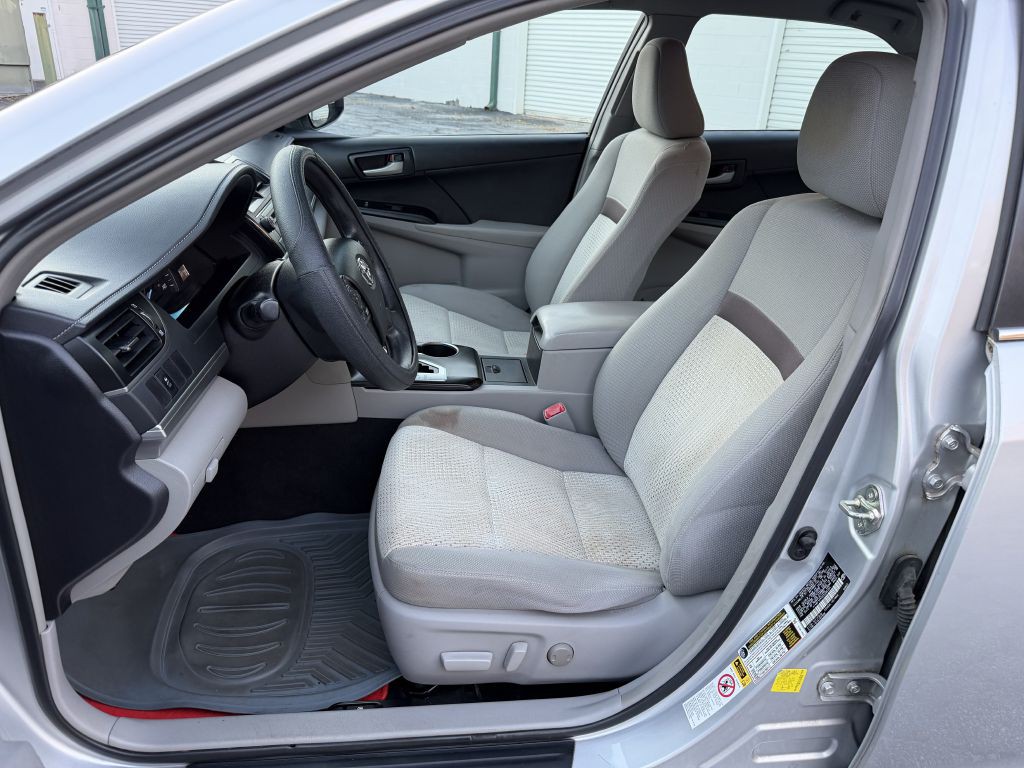 2014 Toyota Camry Image 11