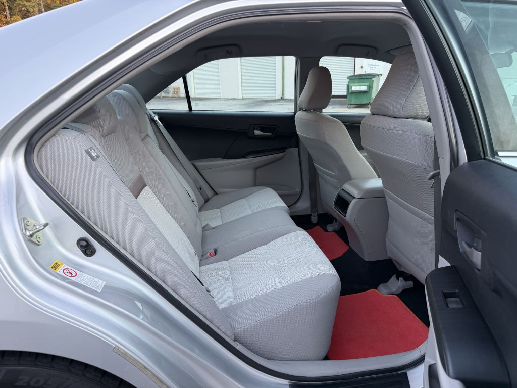 2014 Toyota Camry Image 16