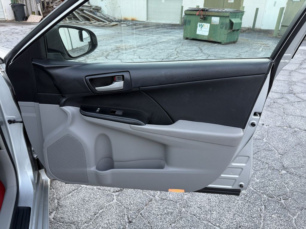 2014 Toyota Camry Image 17