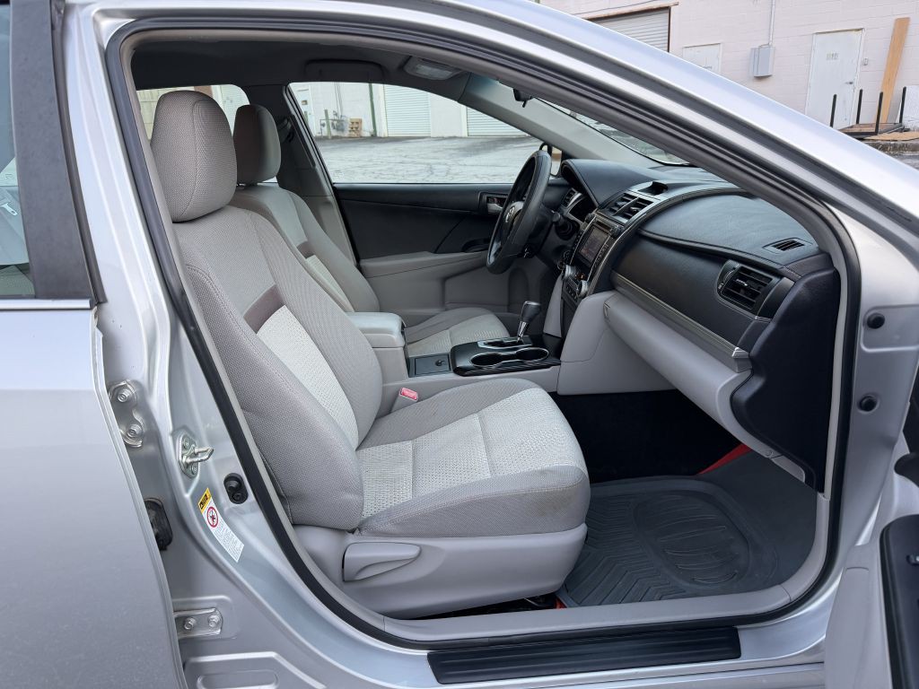 2014 Toyota Camry Image 18