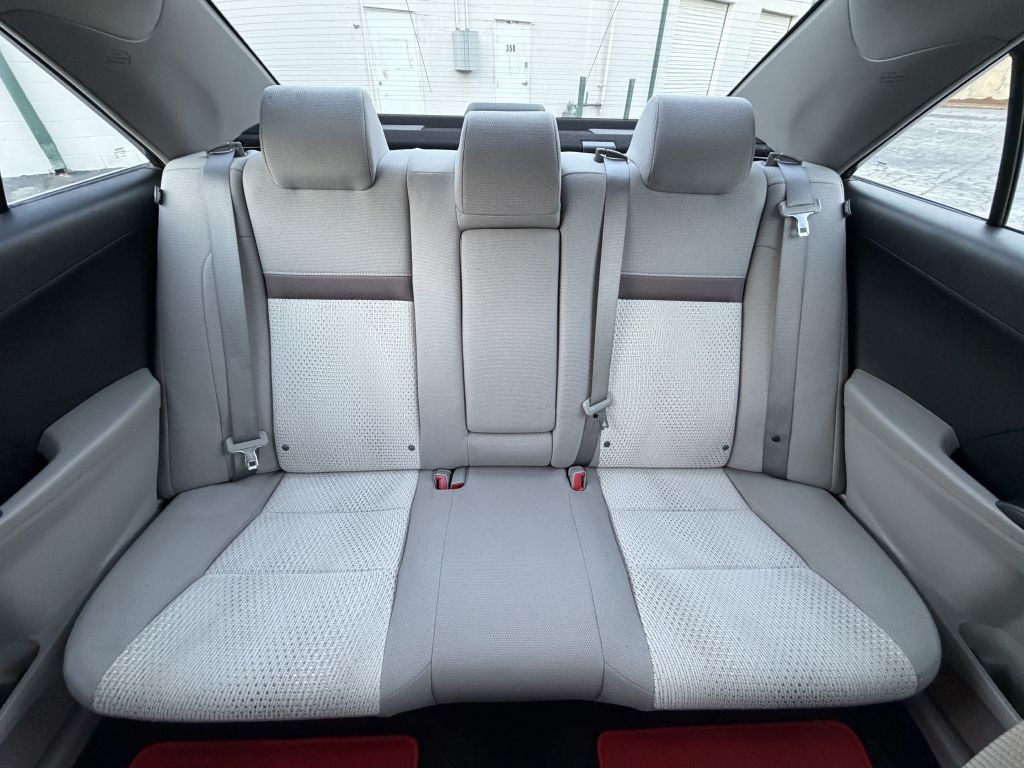 2014 Toyota Camry Image 19