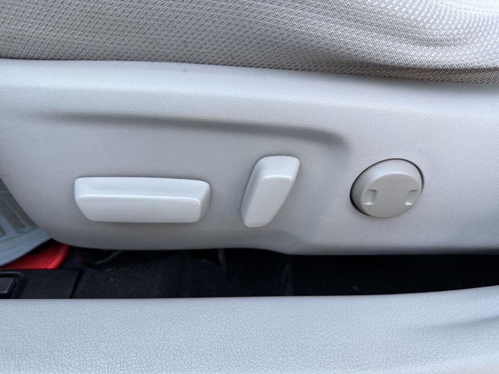 2014 Toyota Camry Image 22