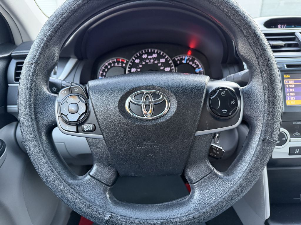 2014 Toyota Camry Image 23