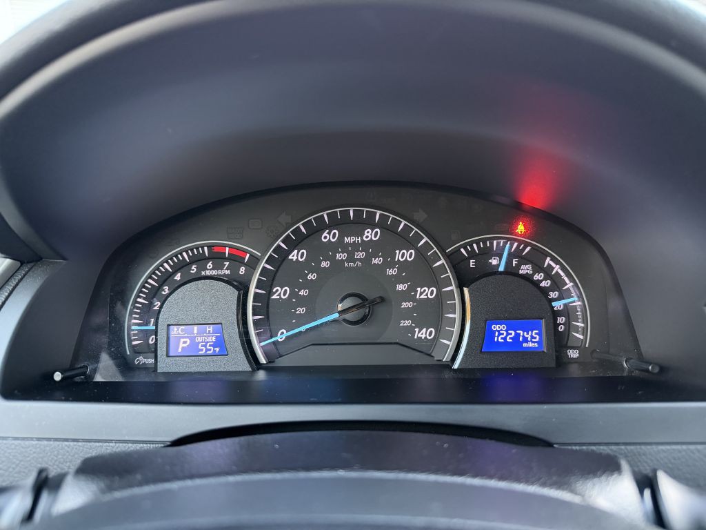 2014 Toyota Camry Image 24