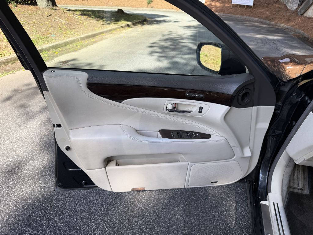 2007 Lexus LS Image 10