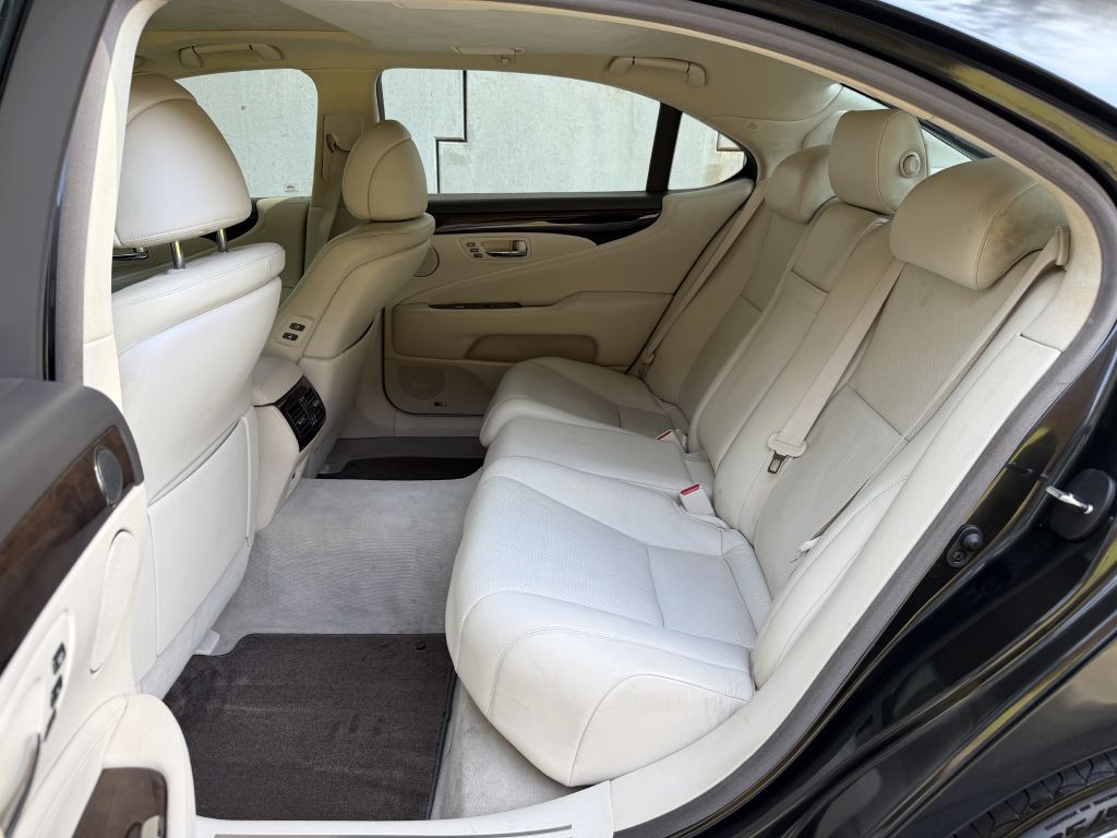 2007 Lexus LS Image 13