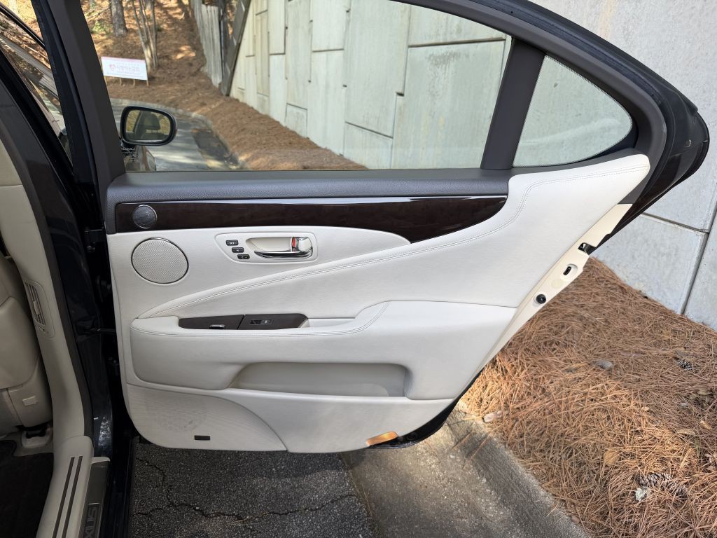 2007 Lexus LS Image 15