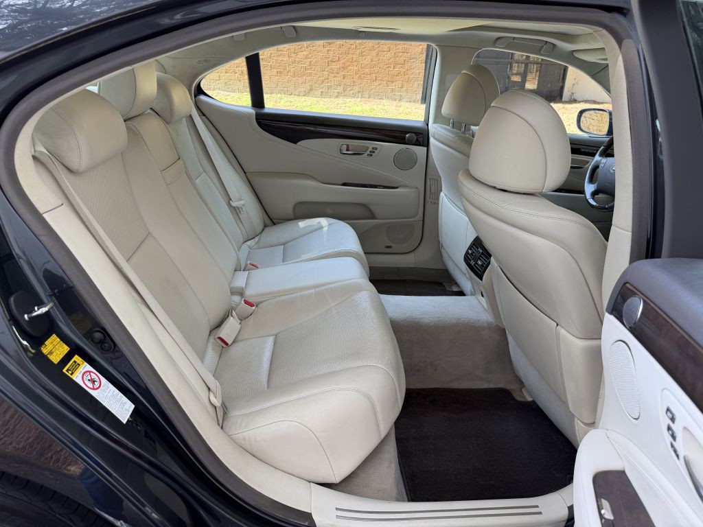 2007 Lexus LS Image 16