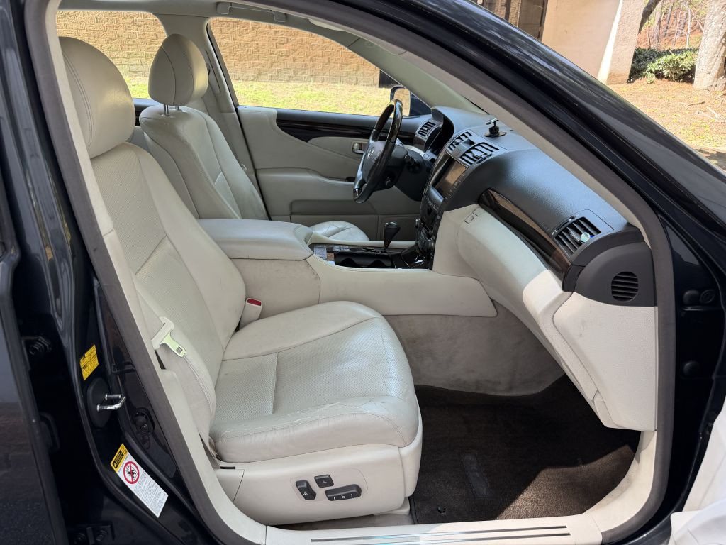 2007 Lexus LS Image 18