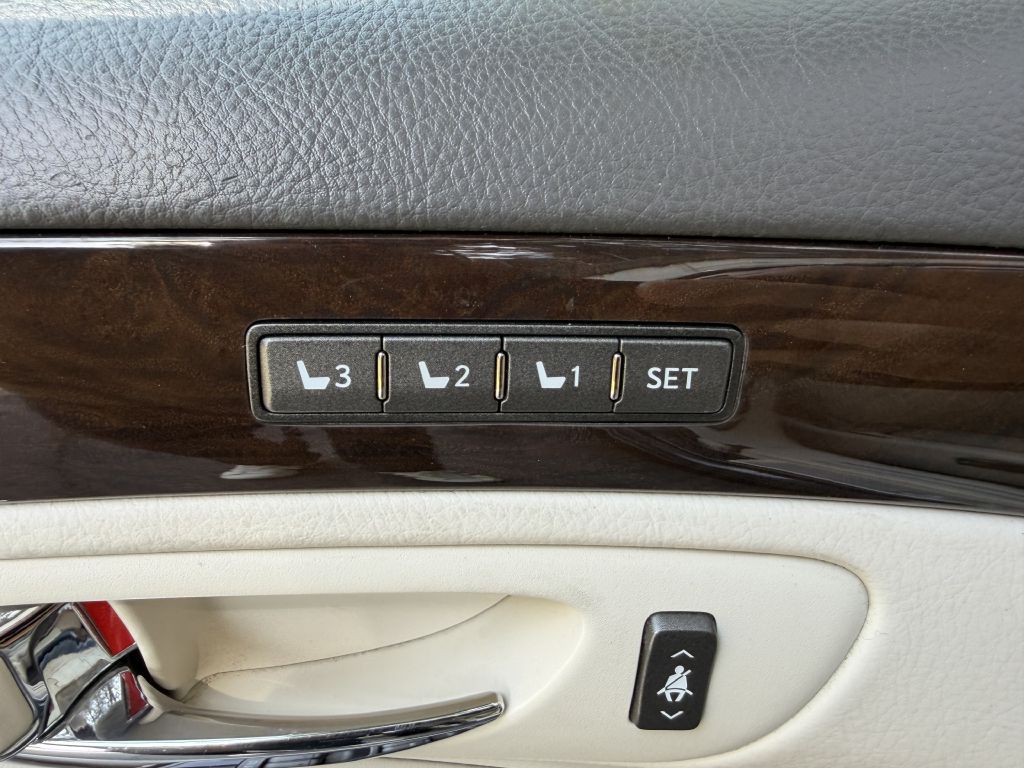 2007 Lexus LS Image 22