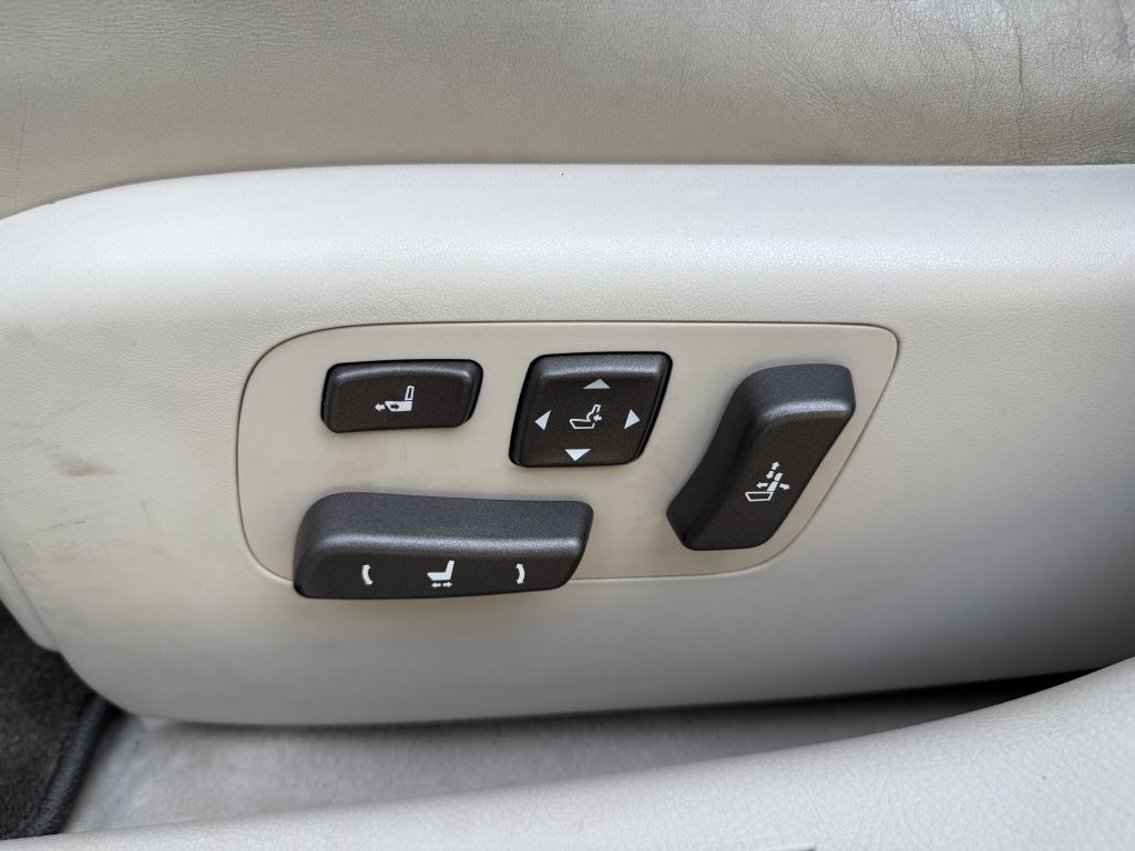 2007 Lexus LS Image 24