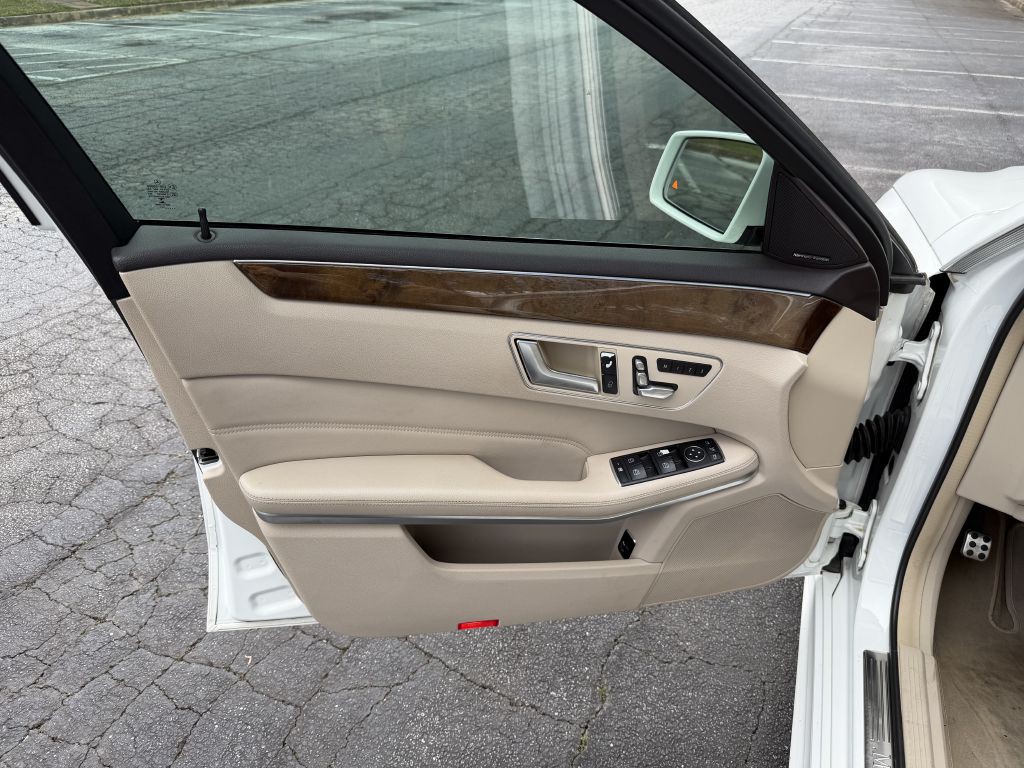 2016 Mercedes-Benz E-Class Image 10