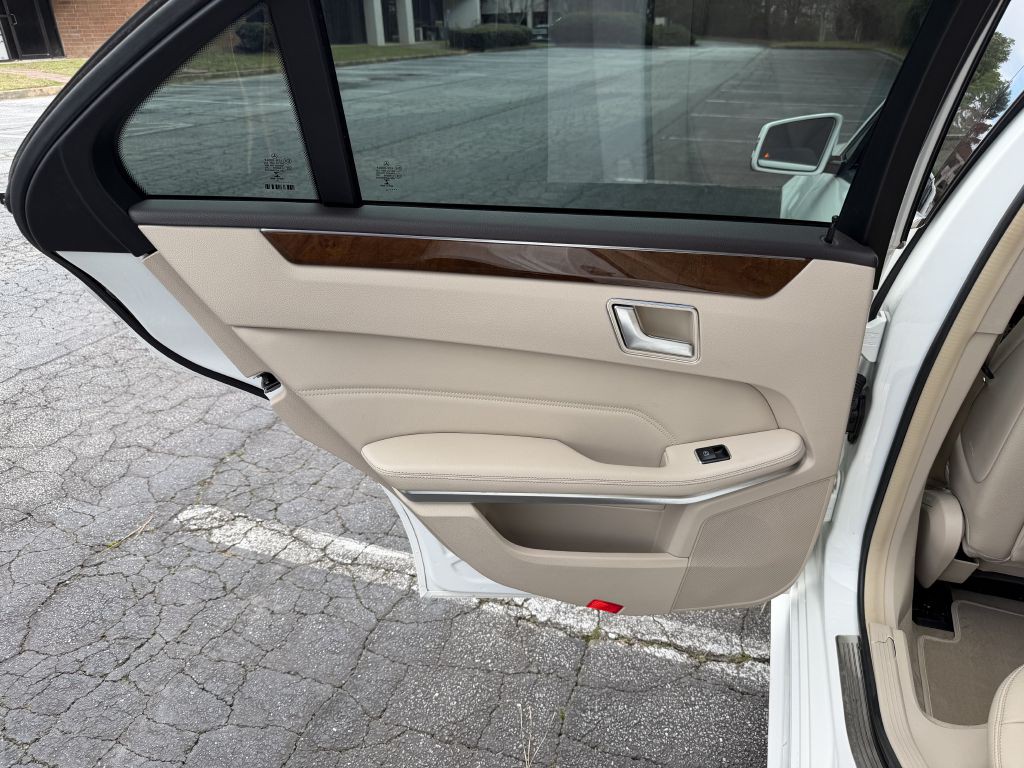 2016 Mercedes-Benz E-Class Image 12