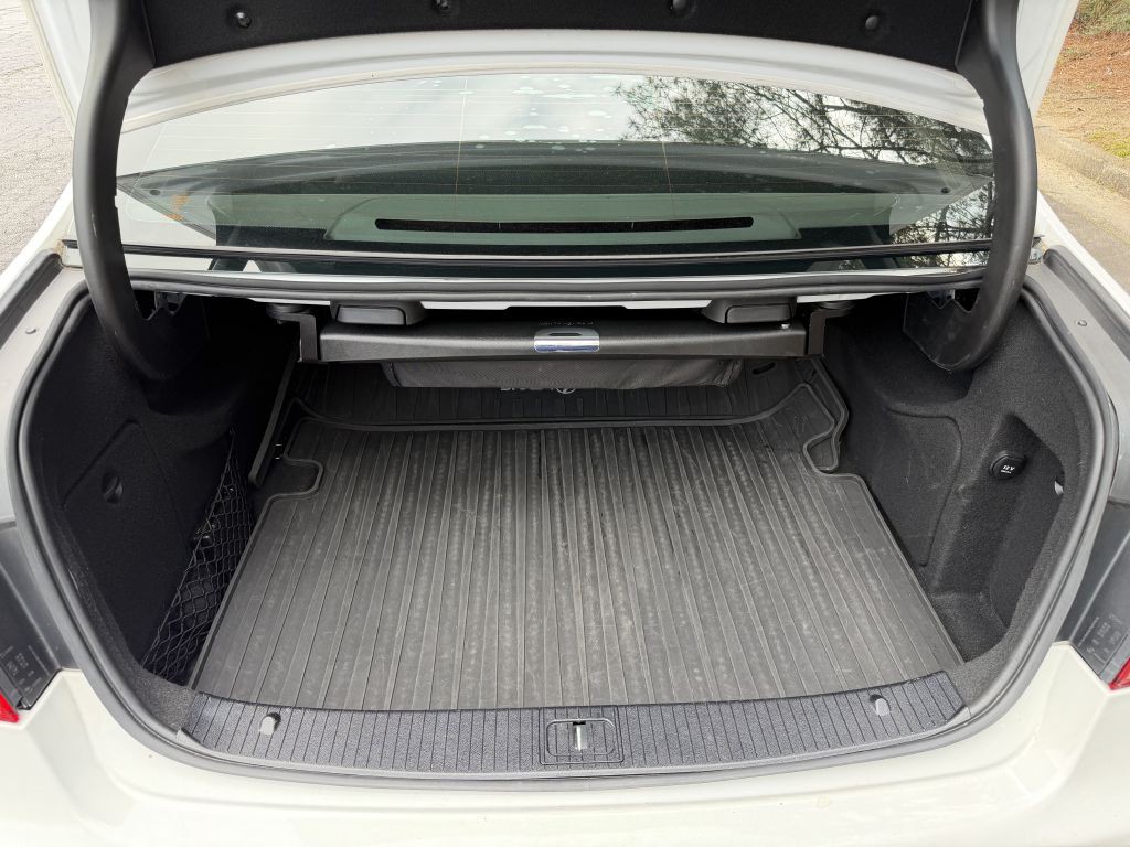 2016 Mercedes-Benz E-Class Image 14