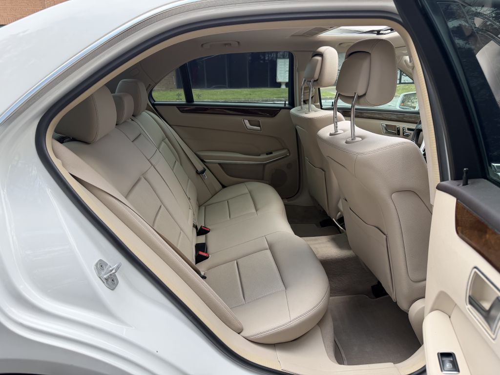 2016 Mercedes-Benz E-Class Image 16