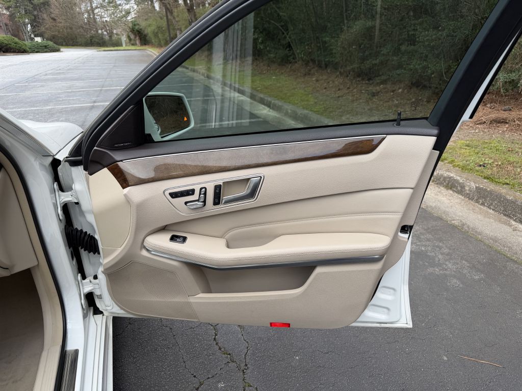 2016 Mercedes-Benz E-Class Image 17