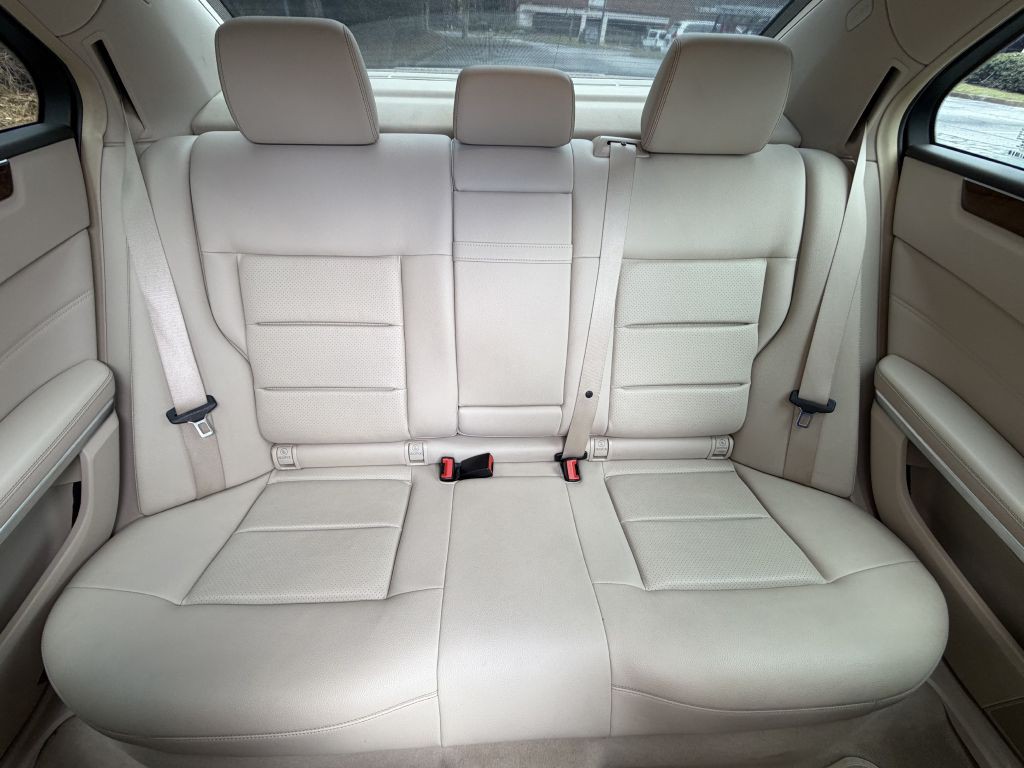 2016 Mercedes-Benz E-Class Image 19