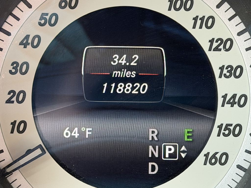 2016 Mercedes-Benz E-Class Image 26