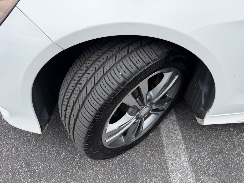 2016 Mercedes-Benz E-Class Image 35