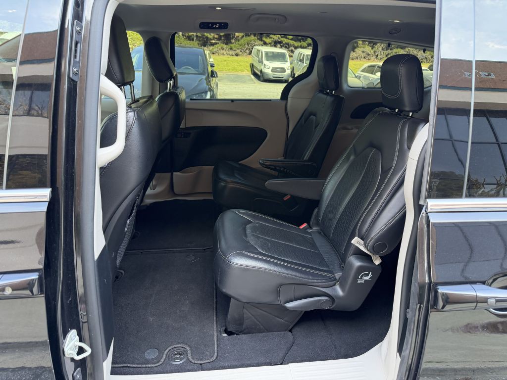 2022 Chrysler Pacifica Image 12