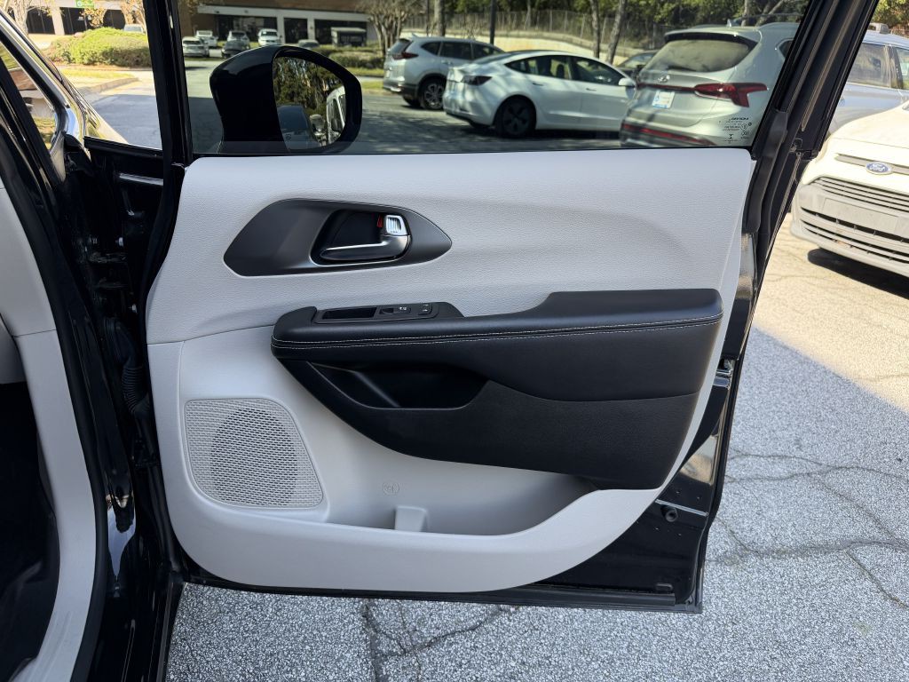 2022 Chrysler Pacifica Image 15