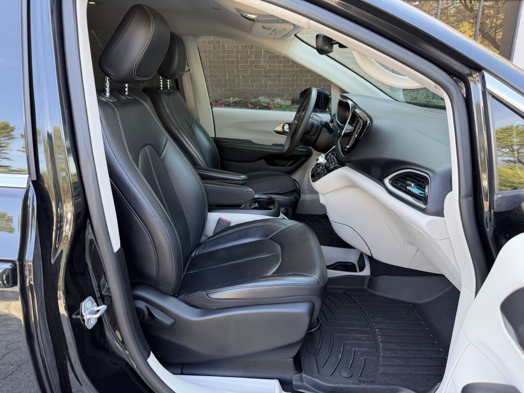 2022 Chrysler Pacifica Image 16
