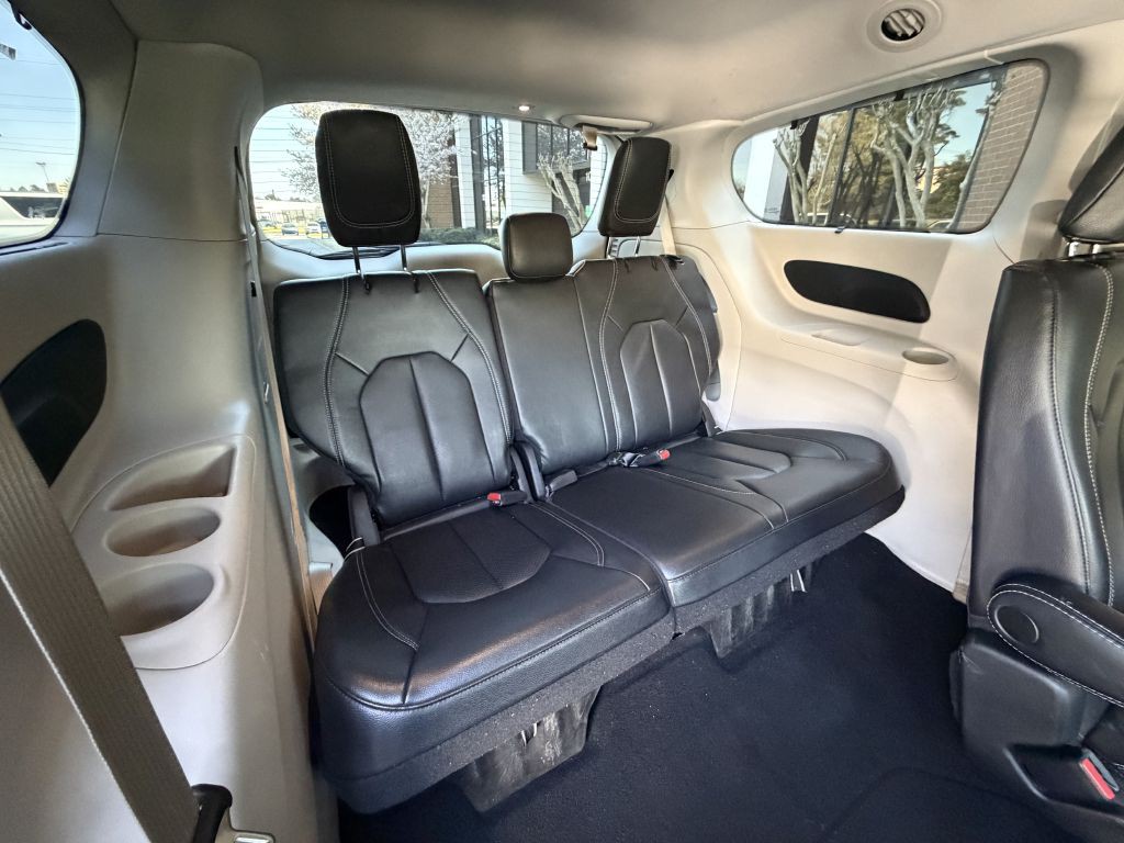 2022 Chrysler Pacifica Image 19