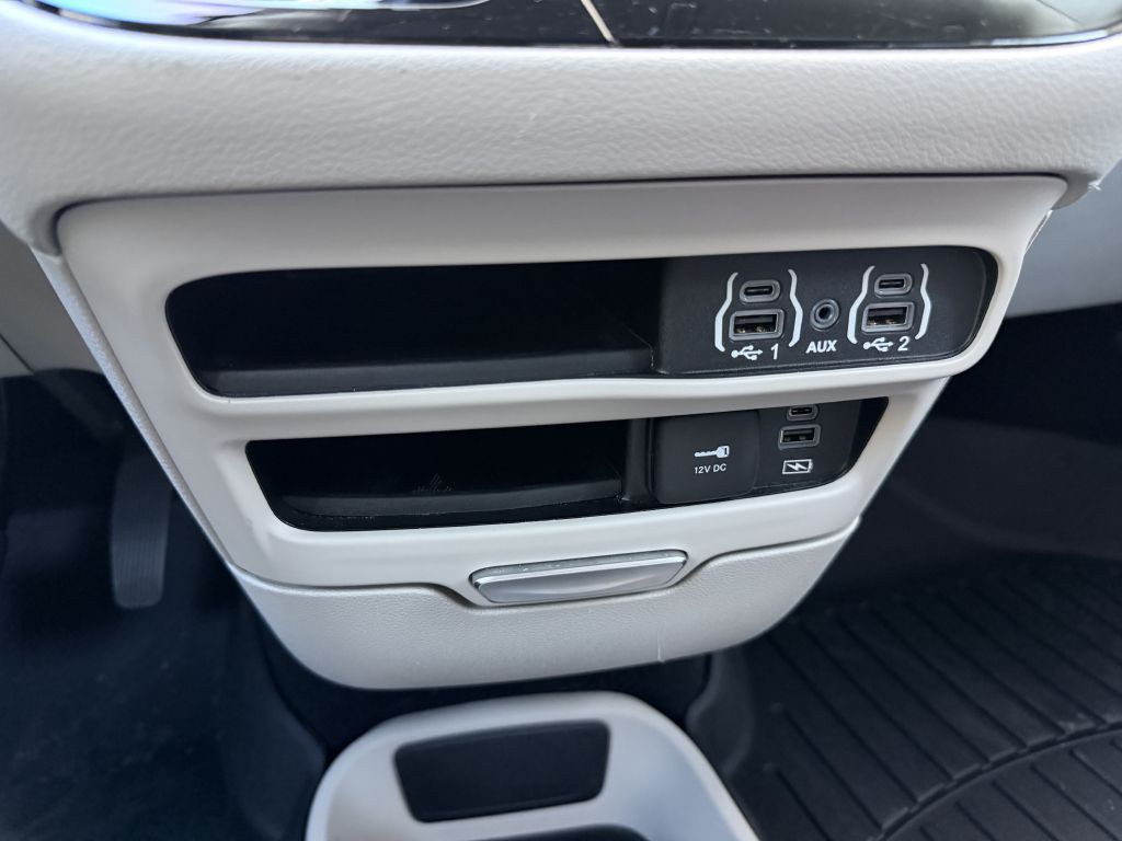 2022 Chrysler Pacifica Image 28