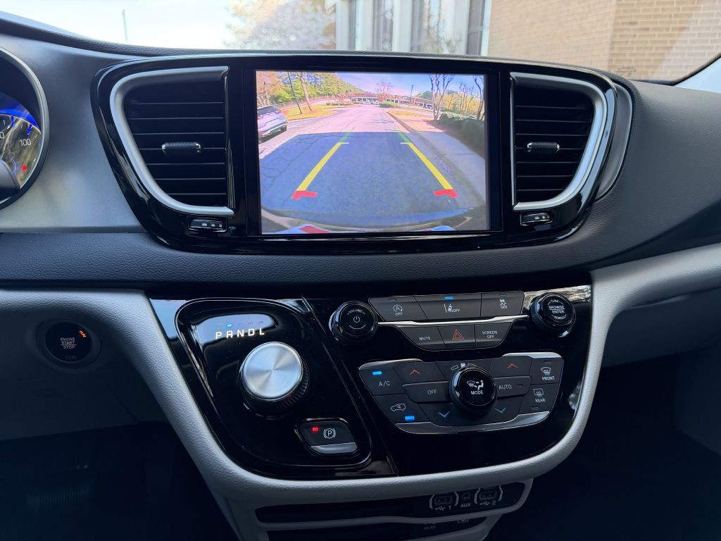 2022 Chrysler Pacifica Image 25