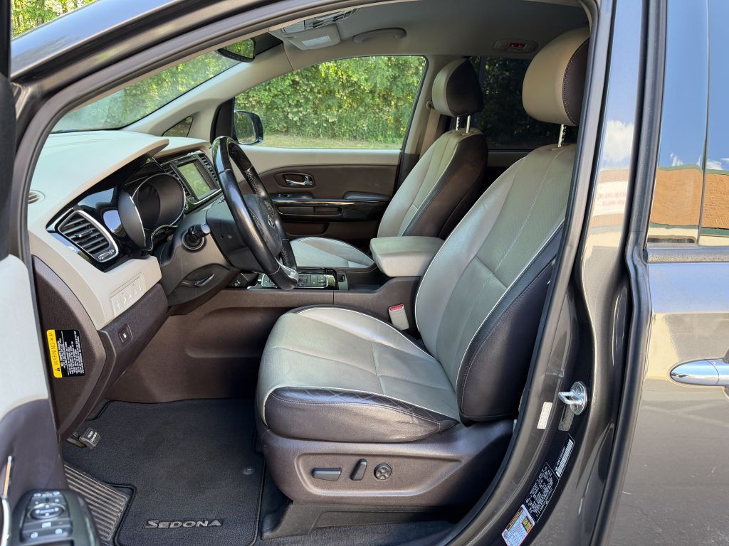 2016 Kia Sedona Image 11