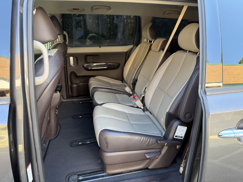 2016 Kia Sedona Image 12