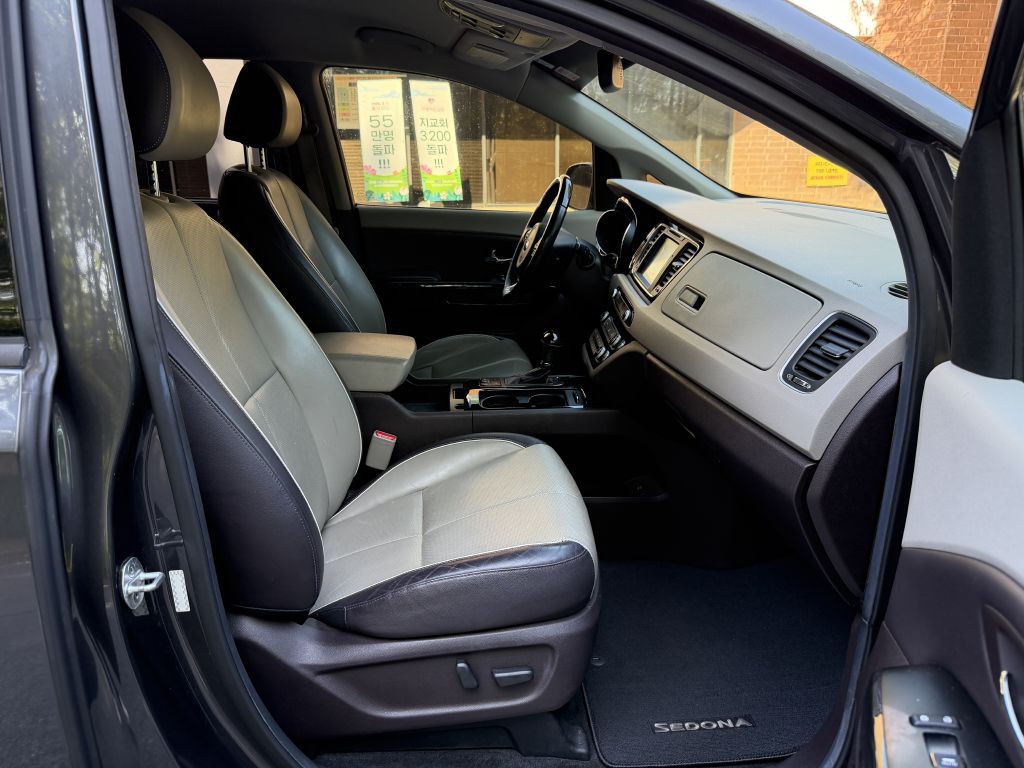 2016 Kia Sedona Image 16