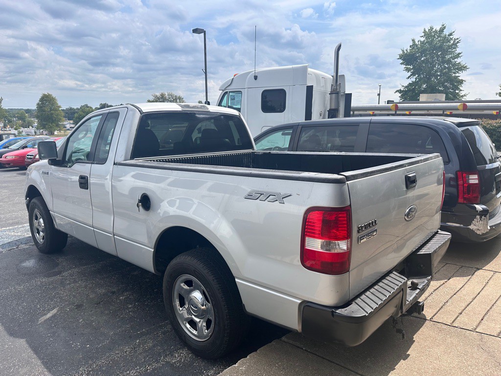 2005 Ford F-150 Image 2