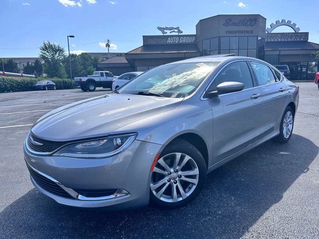 2015 Chrysler 200 Image 2