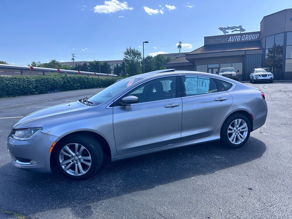 2015 Chrysler 200 Image 3