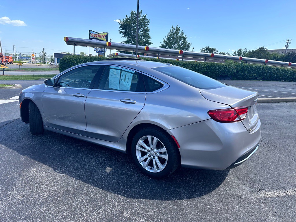 2015 Chrysler 200 Image 4