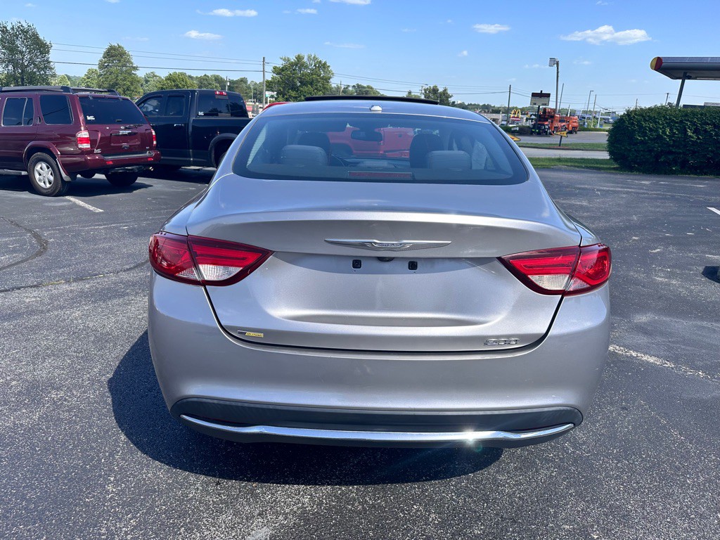 2015 Chrysler 200 Image 5