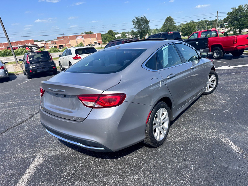 2015 Chrysler 200 Image 6