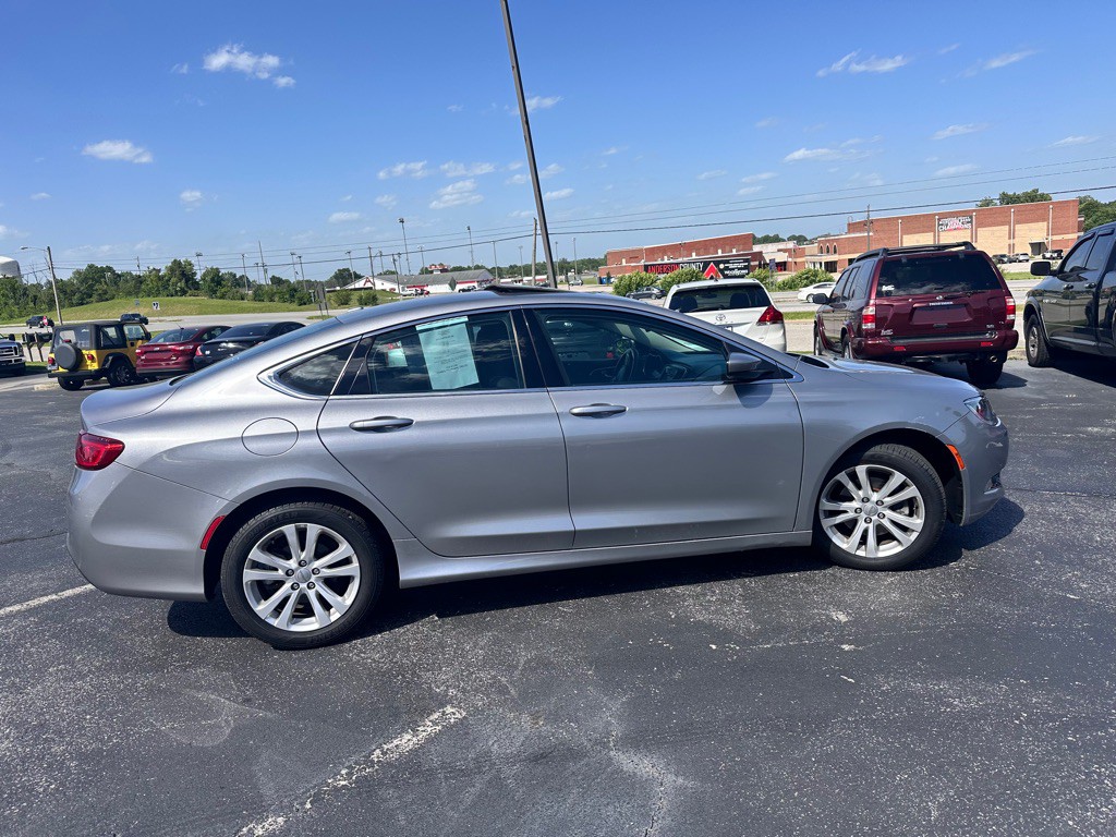 2015 Chrysler 200 Image 7