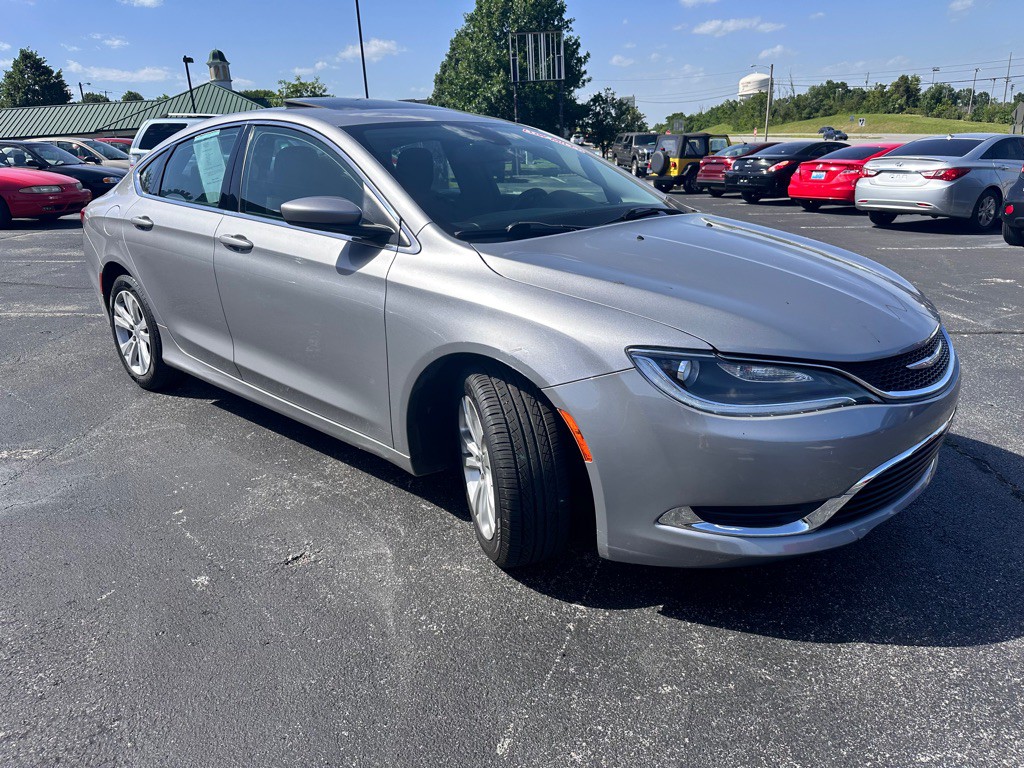 2015 Chrysler 200 Image 8