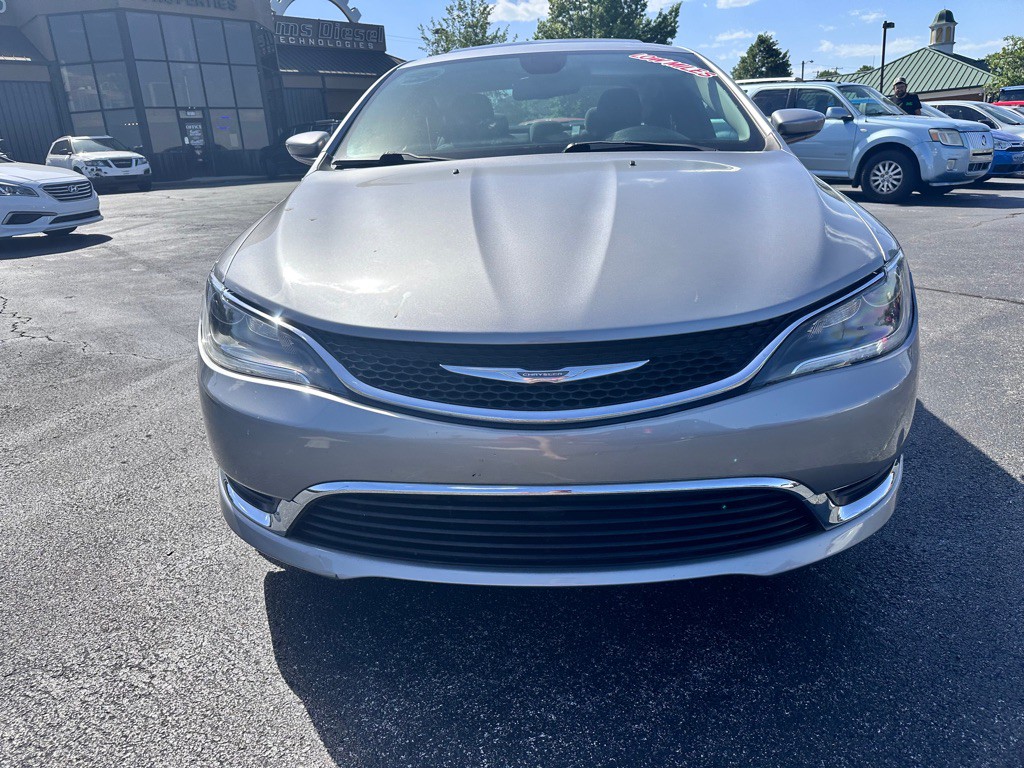 2015 Chrysler 200 Image 9