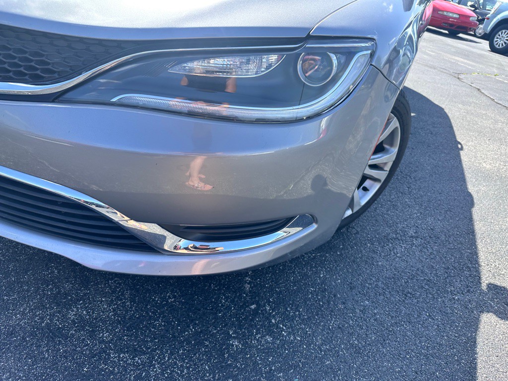 2015 Chrysler 200 Image 10